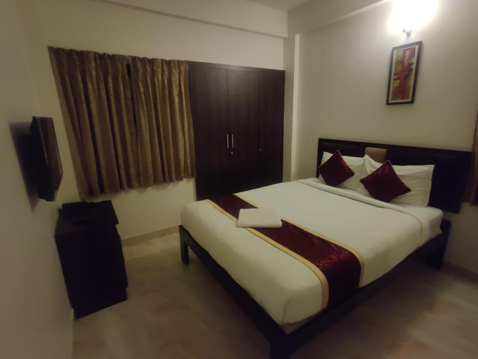 Tulip Residency Hotel Ченай Екстериор снимка